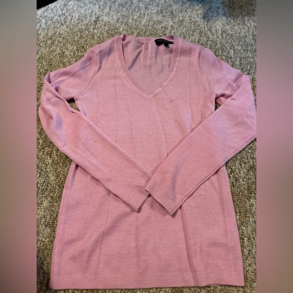 Banana Republic Light Pink V-Neck Sweater 100% Merino Wool, size Medium
